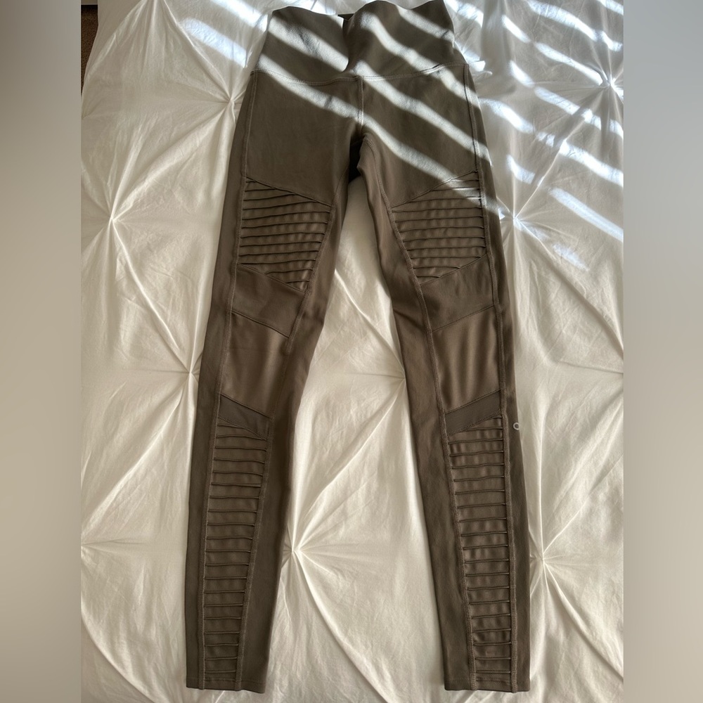 Alo Yoga Olive Branch Green Moto Leggings